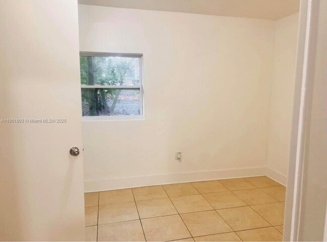 Building Photo - 240 Hibiscus Dr