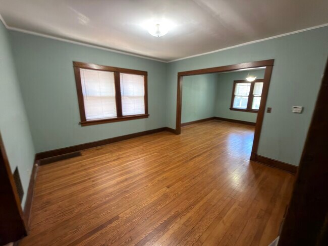 Building Photo - 1013 E Gorham St