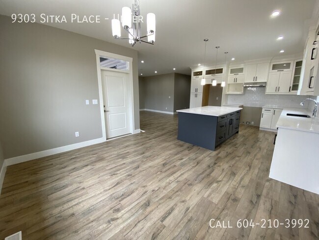 Photo du bâtiment - Beautiful Upper Home!
