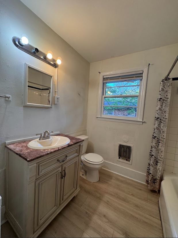 Foto del edificio - Cozy 2BR Home Minutes from Downtown Greenv...
