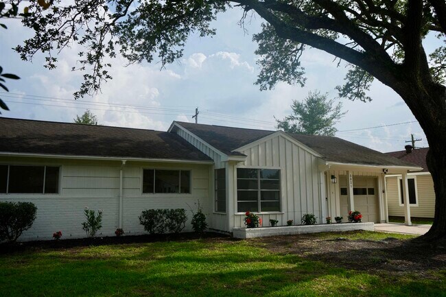 Building Photo - 5021 Westmore Ave