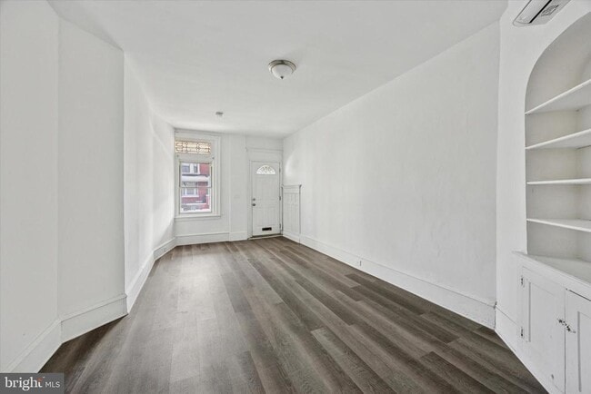 Building Photo - 428 S 56th St