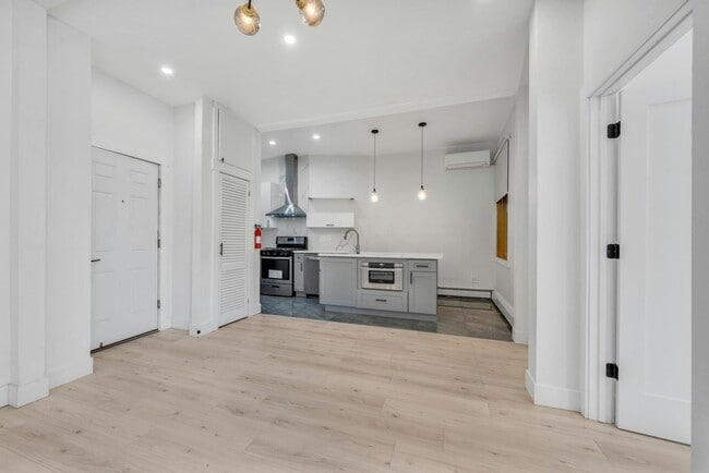 Building Photo - 202 48th St