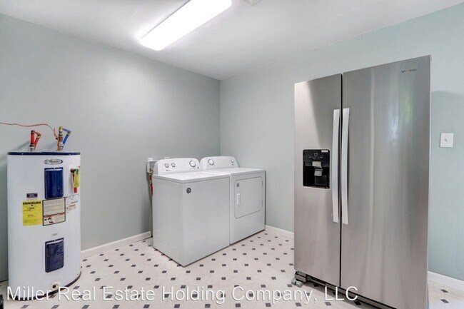 Building Photo - 3 br, 1 bath House - 2435 East 39th St