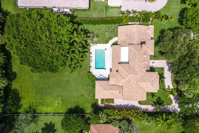 Foto del edificio - 8264 Twin Lake Dr