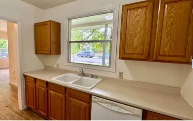 Foto del edificio - Cute As A Bug 2/1 Tahoe Park Gem!  Please read entire ad for viewings.
