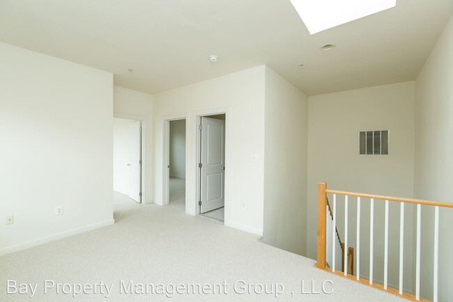 Building Photo - 4 br, 3.5 bath House - 125 Station North Mews