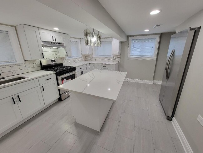 Building Photo - 5521 W 63rd Pl