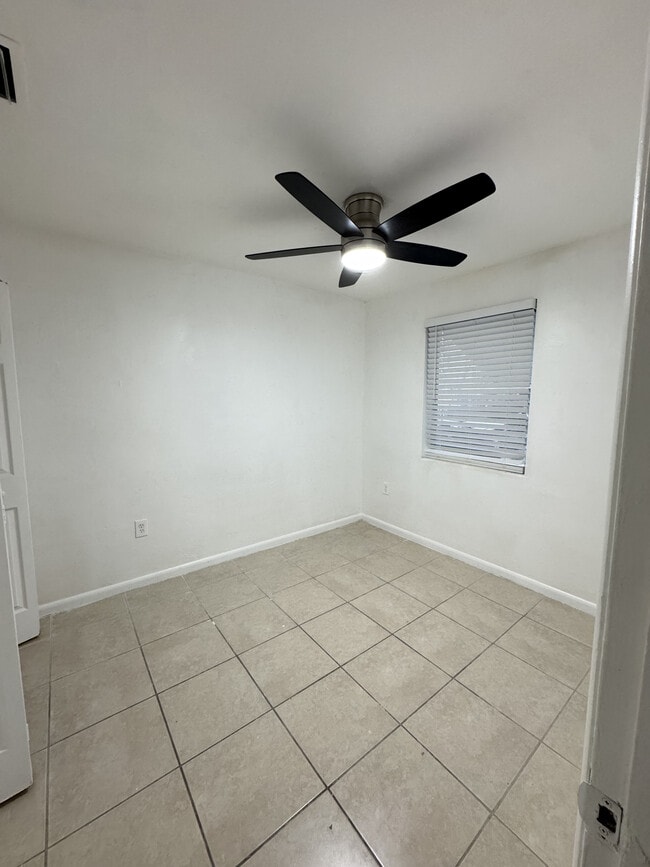 Foto del edificio - 1120 S D St