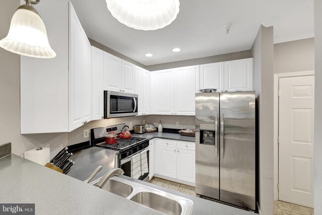 Building Photo - 8181 Carnegie Hall Ct