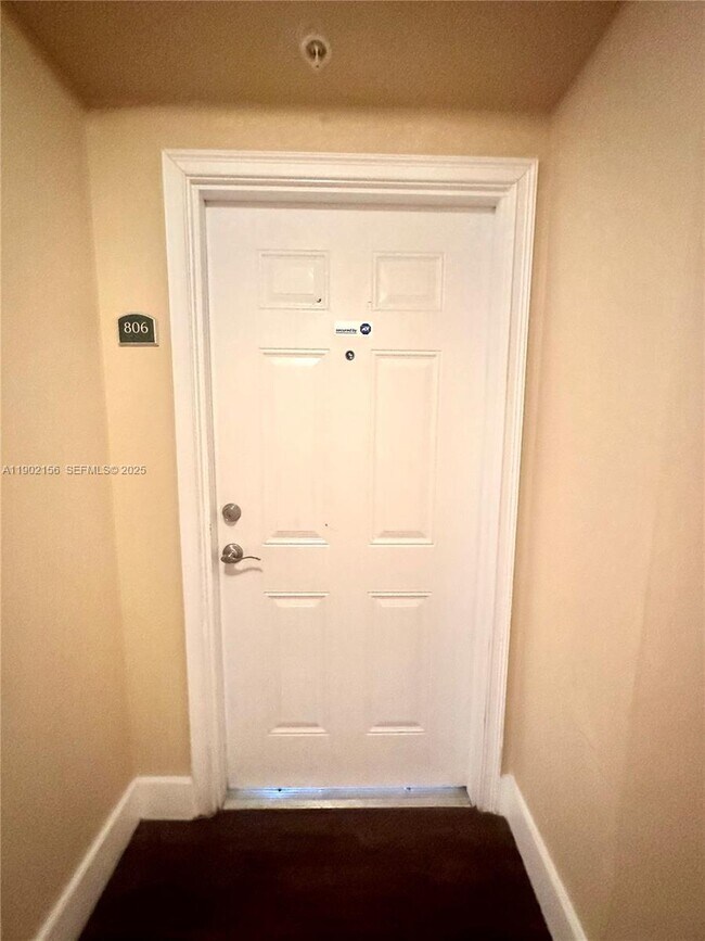 Foto del edificio - 1690 SW 27th Ave