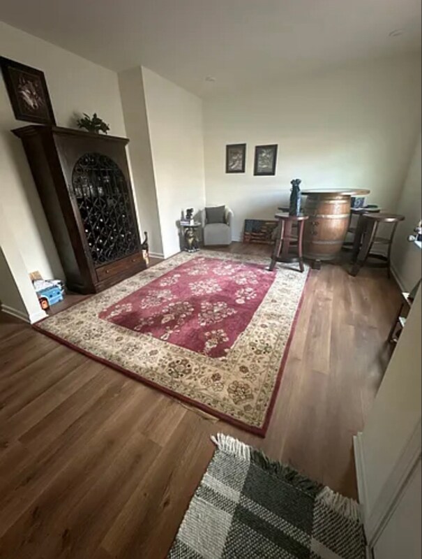 Foto del edificio - 423 Bassett Ln