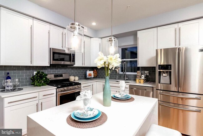 Kitchen - 225 Bryant St NE