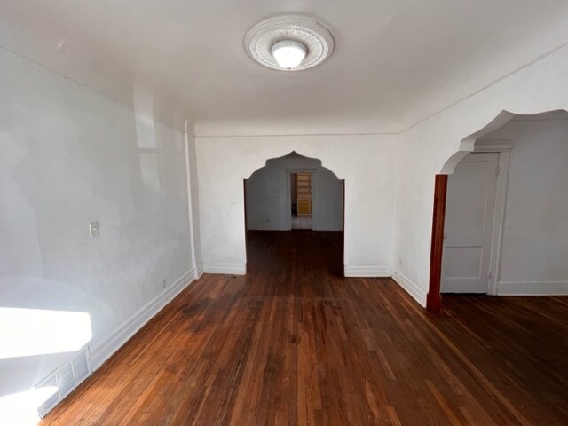 Sala de estar/área de comedor - 2544 Canton St