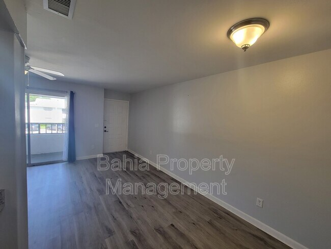 Building Photo - 3804 N Oak Dr