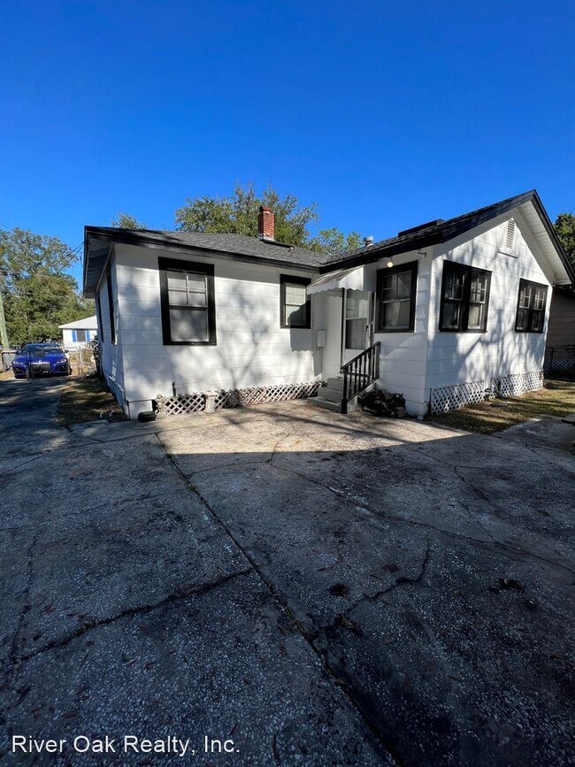 Building Photo - 3 br, 1 bath House - 260 E. 25th St.