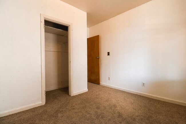 Foto del edificio - 5 Bedroom, 2 bath home!