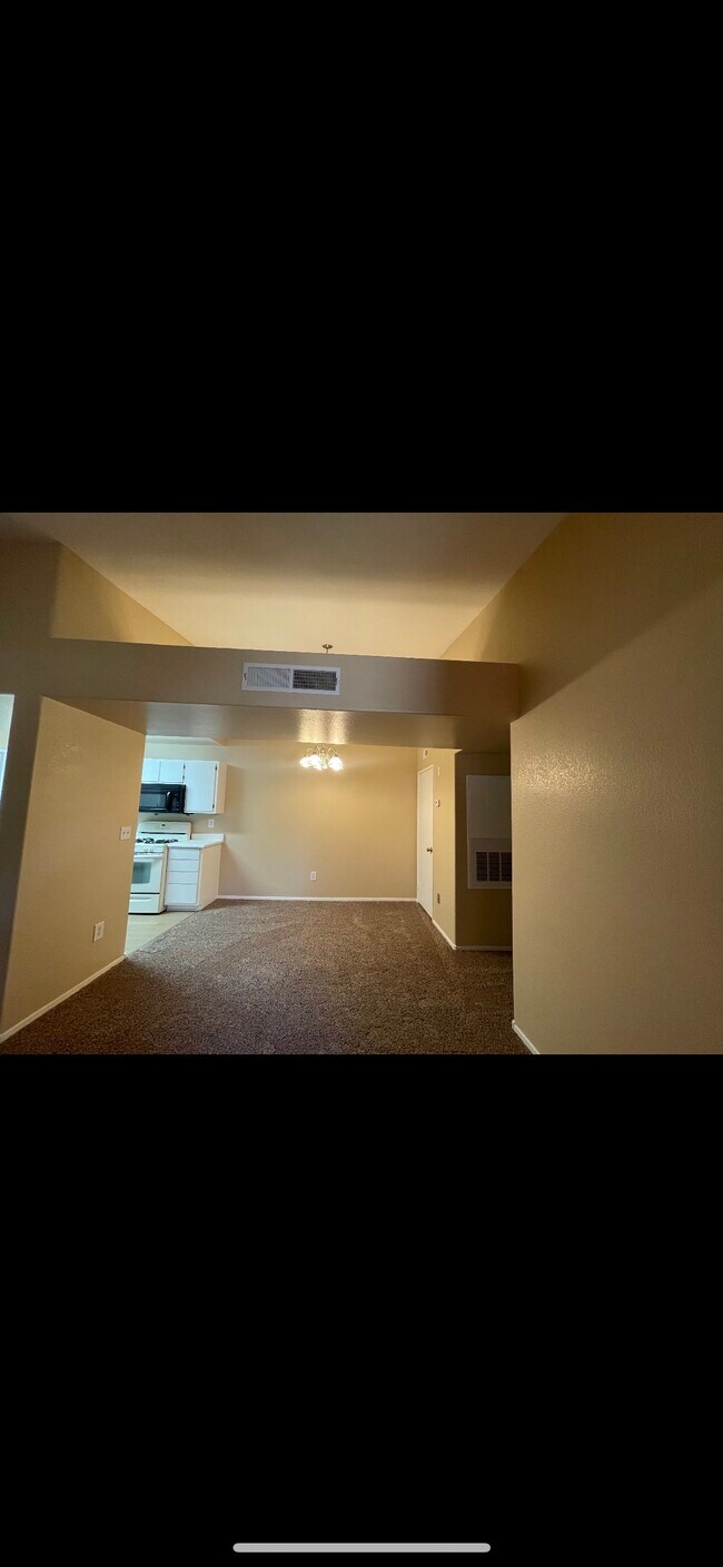 Building Photo - 7885 W Flamingo Rd