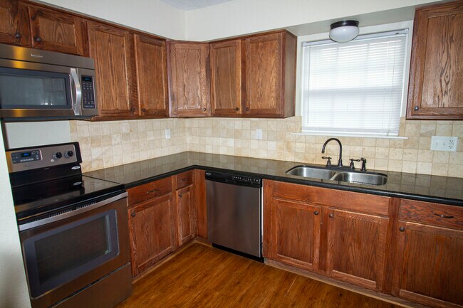 Kitchen - 1100 Spring Loop