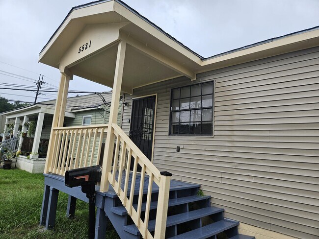 Building Photo - 5521 Wickfield Dr