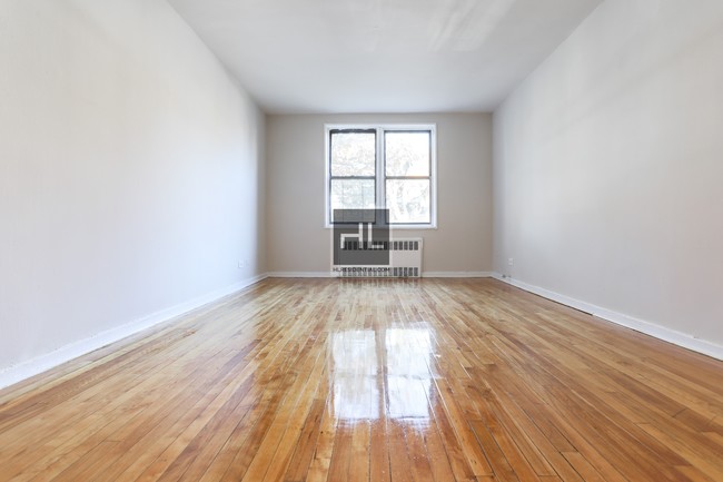 Building Photo - Spacious 1 Bedroom Near R/M Train Station