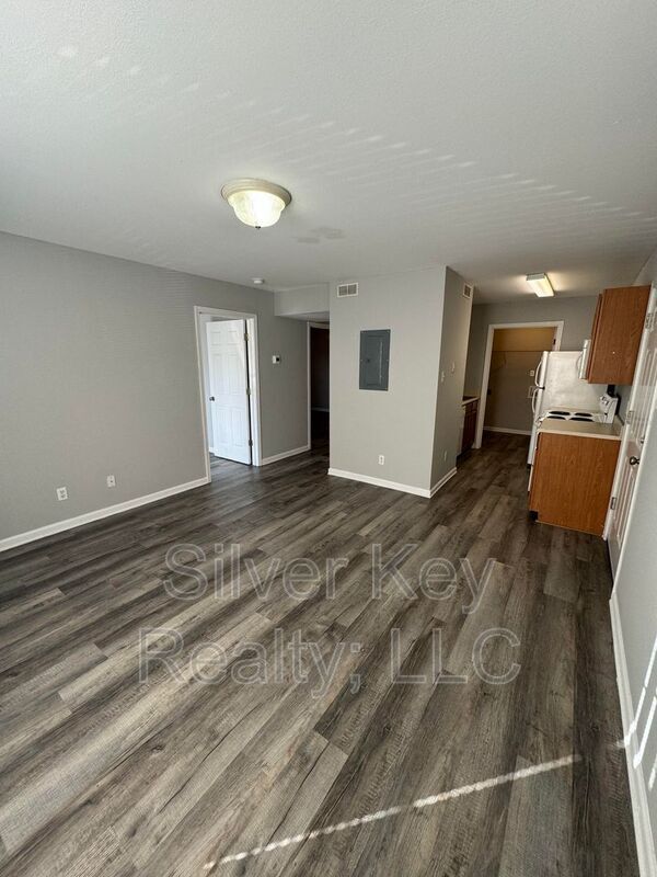 Building Photo - 250 Willow Creek Drive