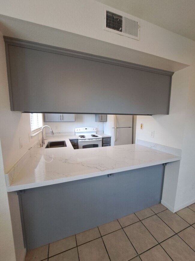 Foto del edificio - 3302 W Shields Ave