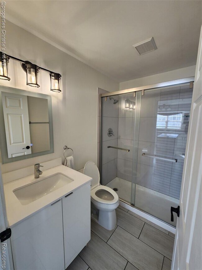 Foto del edificio - 2442 Woodward Ave