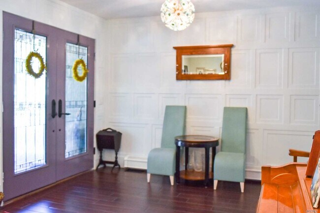 Building Photo - 9 Deauville Ct