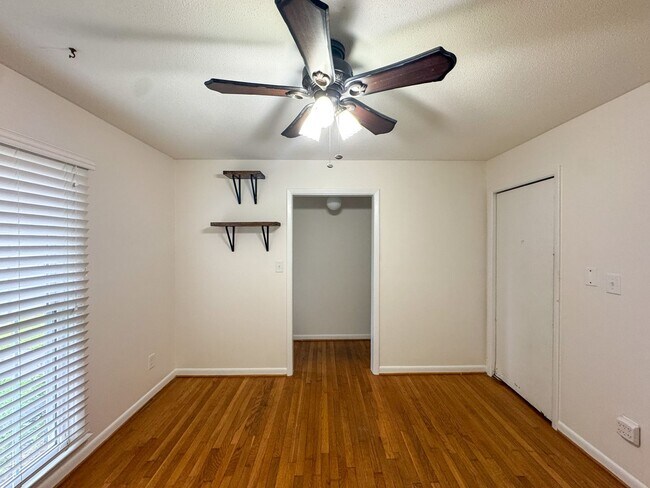 Building Photo - Charming 3 Bed 1.5 Bath Home Close to Fort Liberty
