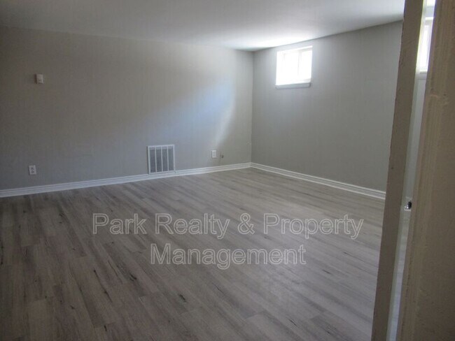Foto del edificio - 2718 Ames St