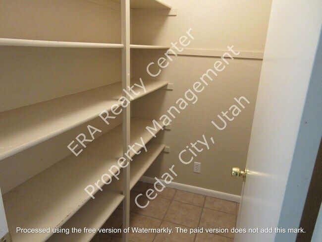 Building Photo - 467 N 300 W