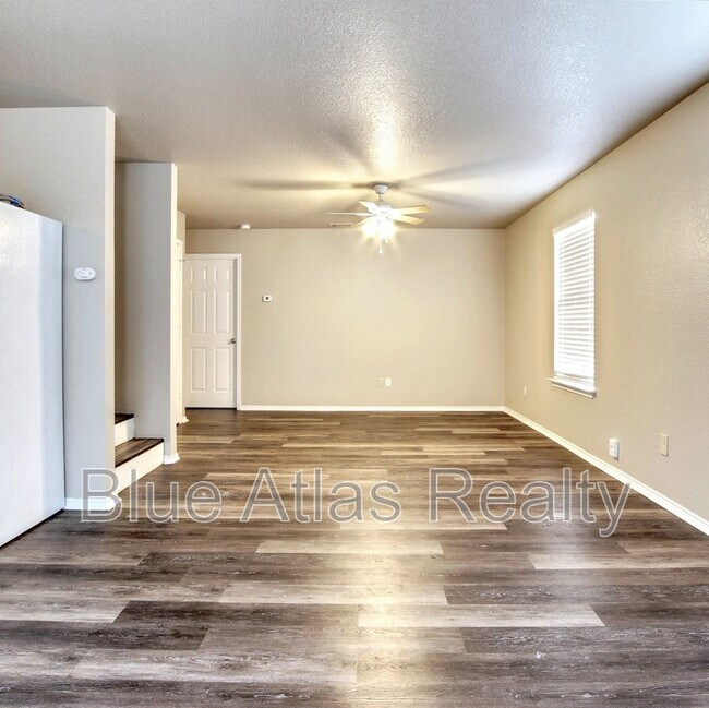 Foto del edificio - 402 Kings Way Dr