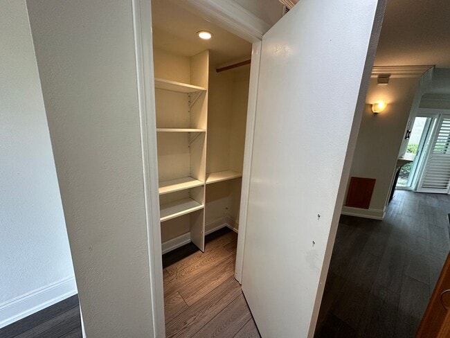 Foto del edificio - Morningside on the Lake Downstairs 1 Bedroom 1 Bath