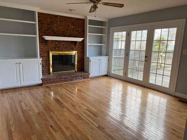 Foto del edificio - 929 Woodglen Ct