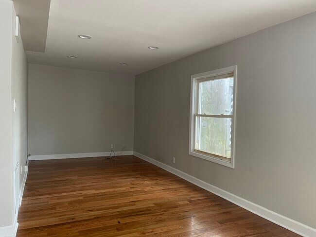 Building Photo - 1022 Saylor St