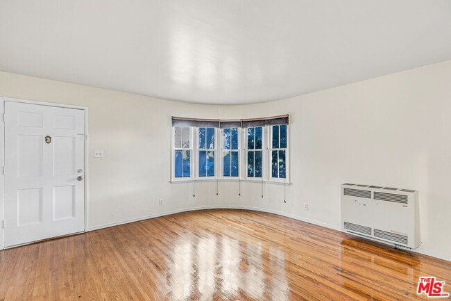 Foto del edificio - 3725 S Victoria Ave