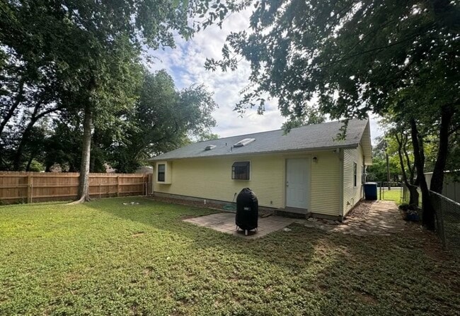 Building Photo - 1291 Edgewater Falls