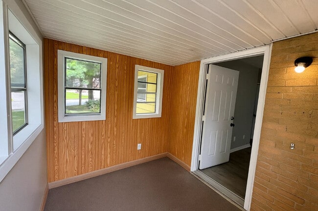 Building Photo - 4071 Sawyer St