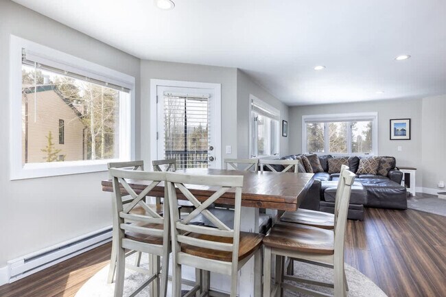 Building Photo - 290 Broken Lance Dr