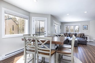 Building Photo - 290 Broken Lance Dr