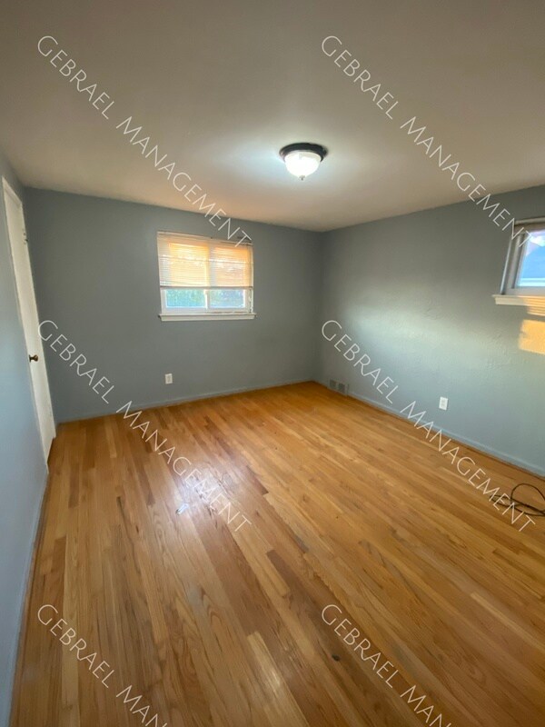 Foto del edificio - 17204 Birchcrest Dr