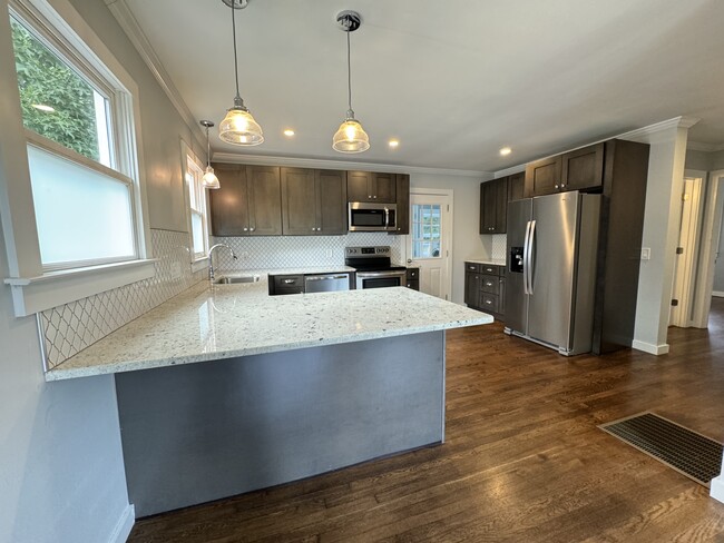 Foto del edificio - 6 Pleasant Ridge Ave