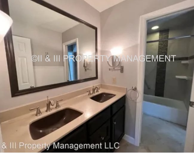 Foto del edificio - 15921 W 129th St