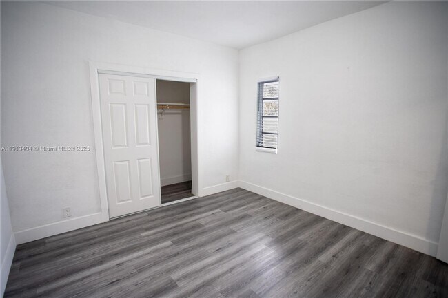 Foto del edificio - 1176 NW 48th St