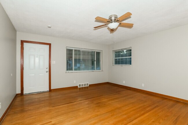 Foto del edificio - 112 Goodridge Dr