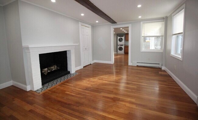 Foto del edificio - 482 Centre St