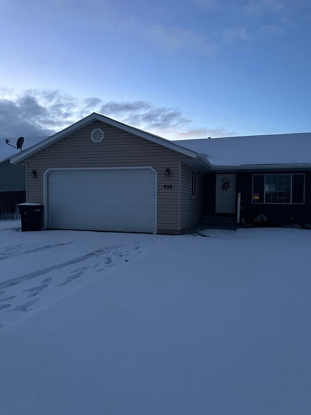 936 Abigail Ct, Ammon, ID 83406 Townhome Rentals in Ammon ID