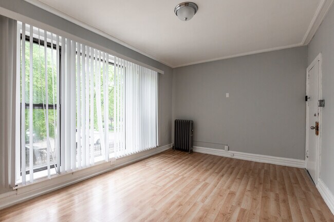 Foto del edificio - 5451 S Cornell Ave