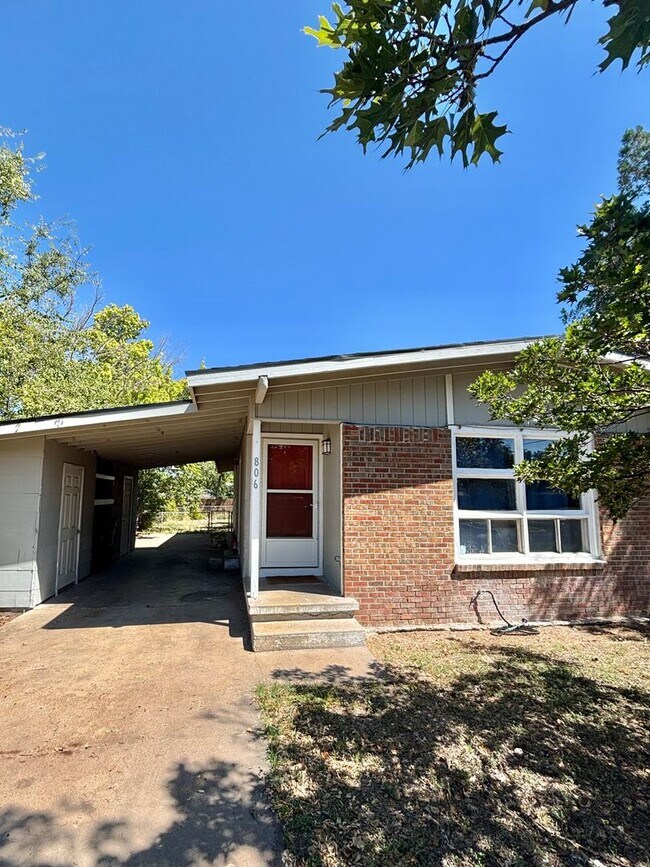 Foto del edificio - NOW AVAILABLE - 3 Bedroom home!